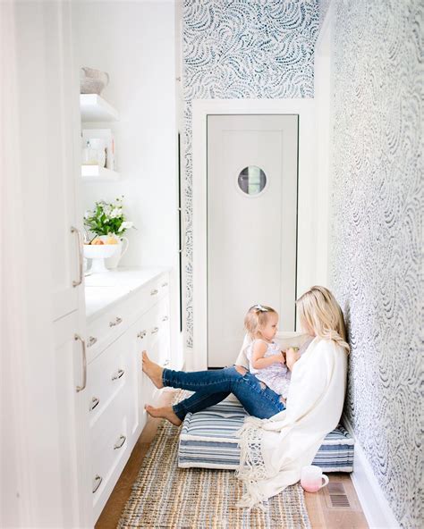 Lily and serena - Bring the beauty of nature into your home with the hydrangea wallpaper from Serena and Lily, a fresh approach to home. This stunning wallpaper features a hand-painted floral pattern that adds charm and elegance to any room. Choose from four gorgeous colors and enjoy free shipping on orders over $100.